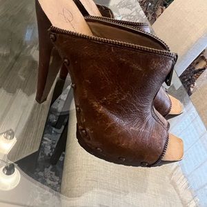 Jessica Simpson Clogs Size 9- worn: some scratches that are shown in picture